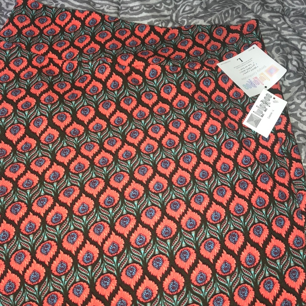 Brand new lularoe Cassie skirt large